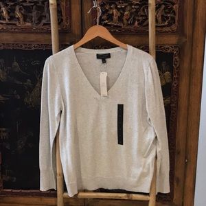BANANA REPUBLIC V-Neck Pullover Sweater - L - NWT